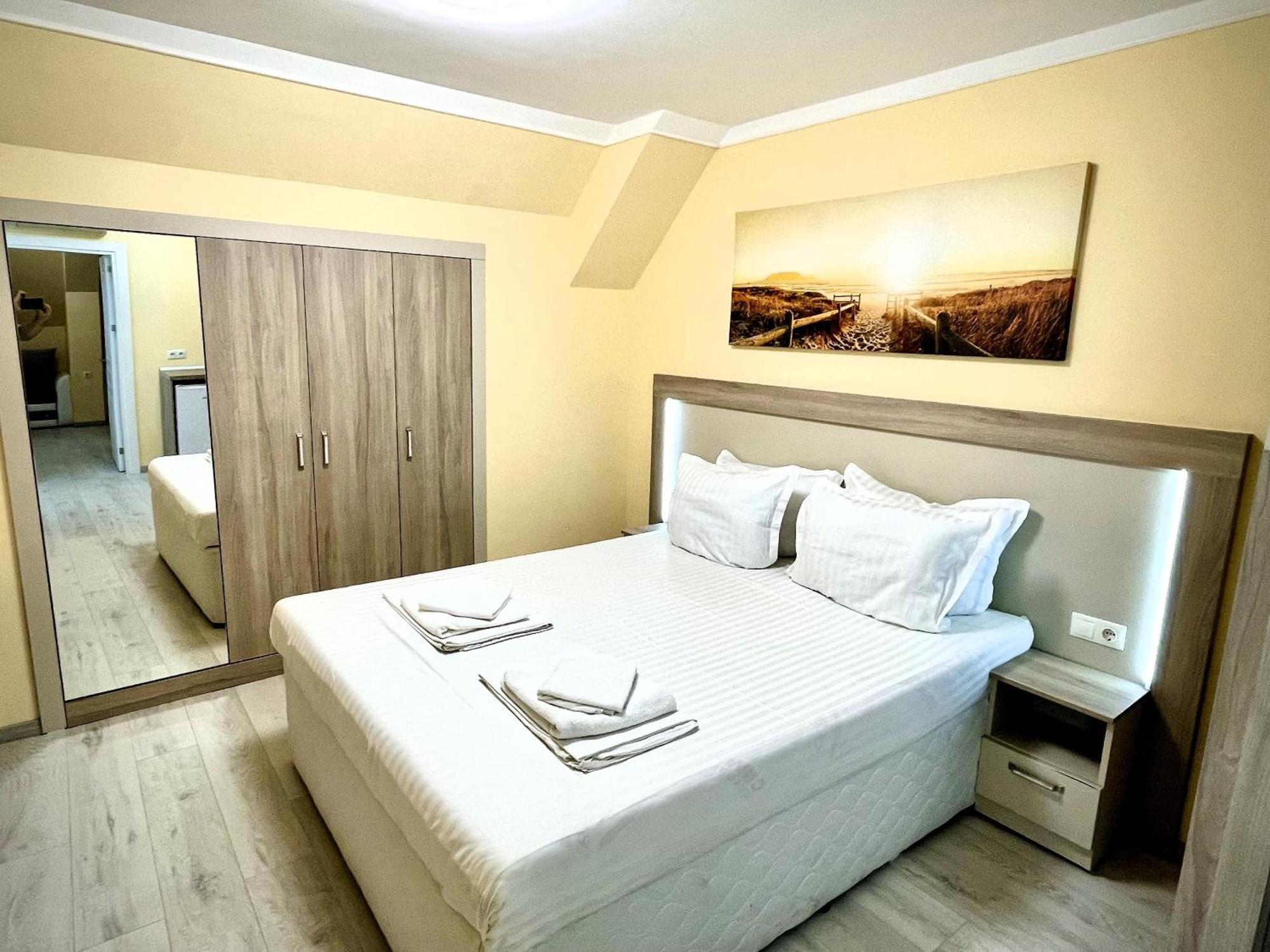 Apart-Hotel Panorama Sea Lux Primorsko Eksteriør billede